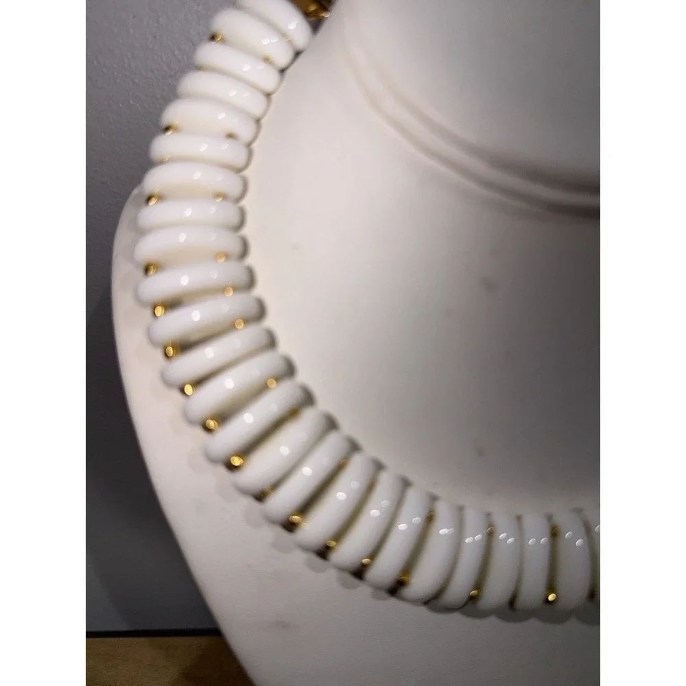 Vtg Signed MONET White Lucite and Gold Tone Ribbed Choker Collar Necklace 14-15